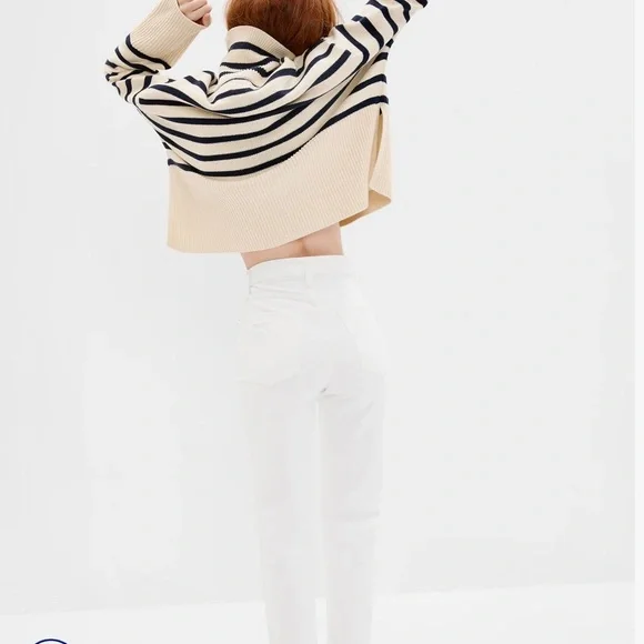 (HP)GAP Sky High Rise Cheeky Straight Jeans with Washwell - Picture 6 of 10